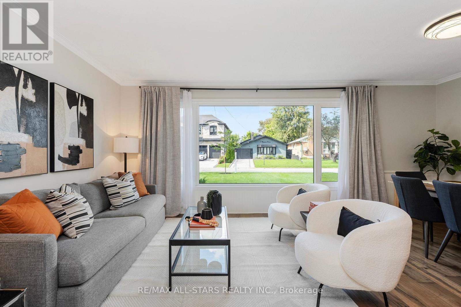 11 Penzance Drive — photo 2
