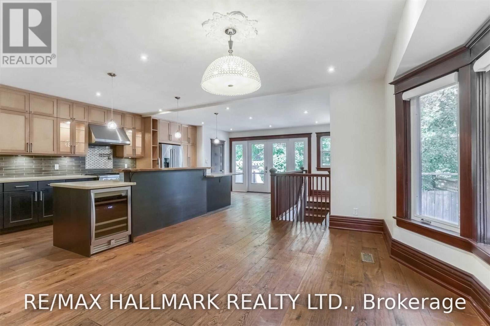 59 Hambly Avenue, Toronto, Ontario  M4E 2R5 - Photo 10 - E13716812