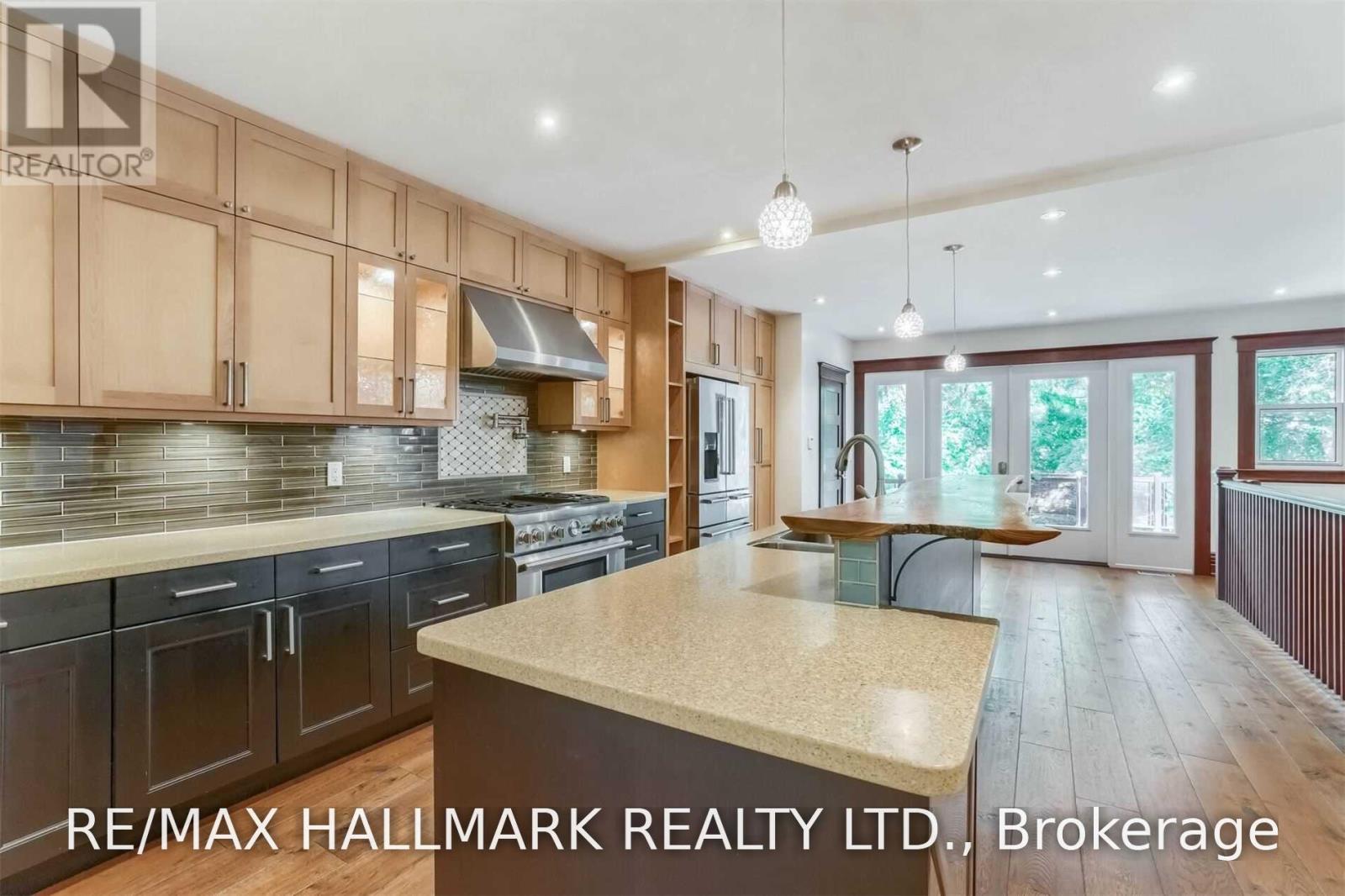 59 Hambly Avenue, Toronto, Ontario  M4E 2R5 - Photo 12 - E13716812