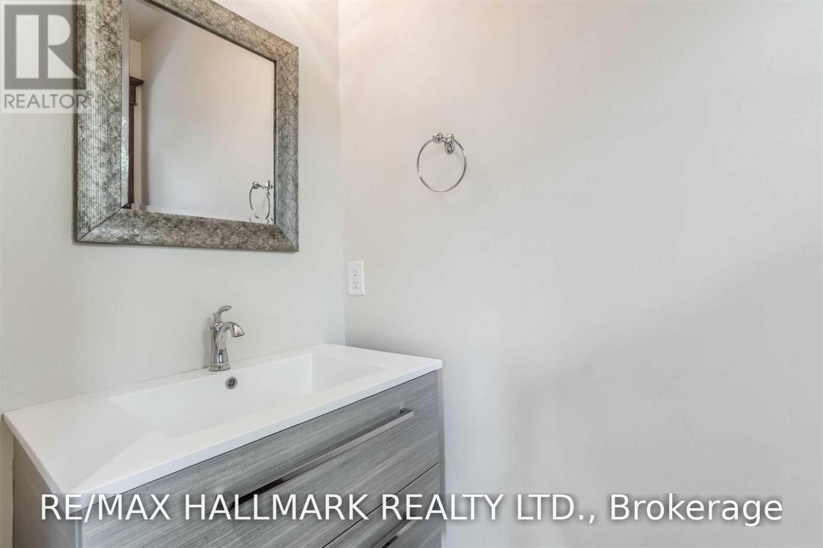 59 Hambly Avenue, Toronto, Ontario  M4E 2R5 - Photo 14 - E13716812