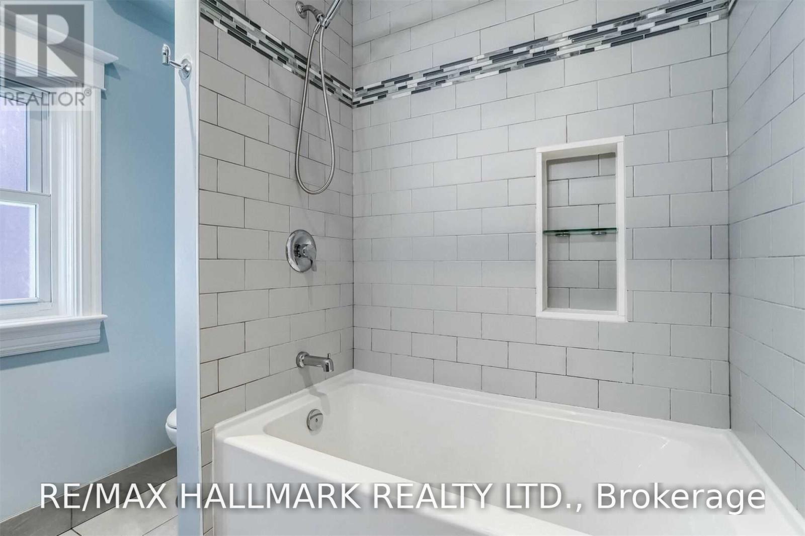 59 Hambly Avenue, Toronto, Ontario  M4E 2R5 - Photo 25 - E13716812