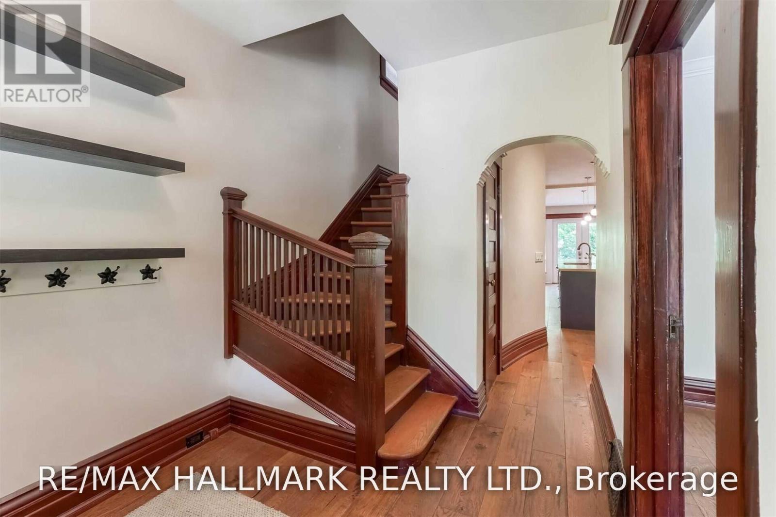 59 Hambly Avenue, Toronto, Ontario  M4E 2R5 - Photo 6 - E13716812
