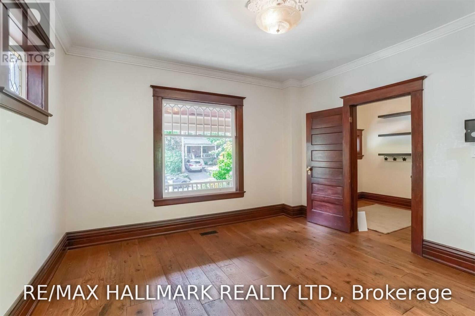 59 Hambly Avenue, Toronto, Ontario  M4E 2R5 - Photo 7 - E13716812