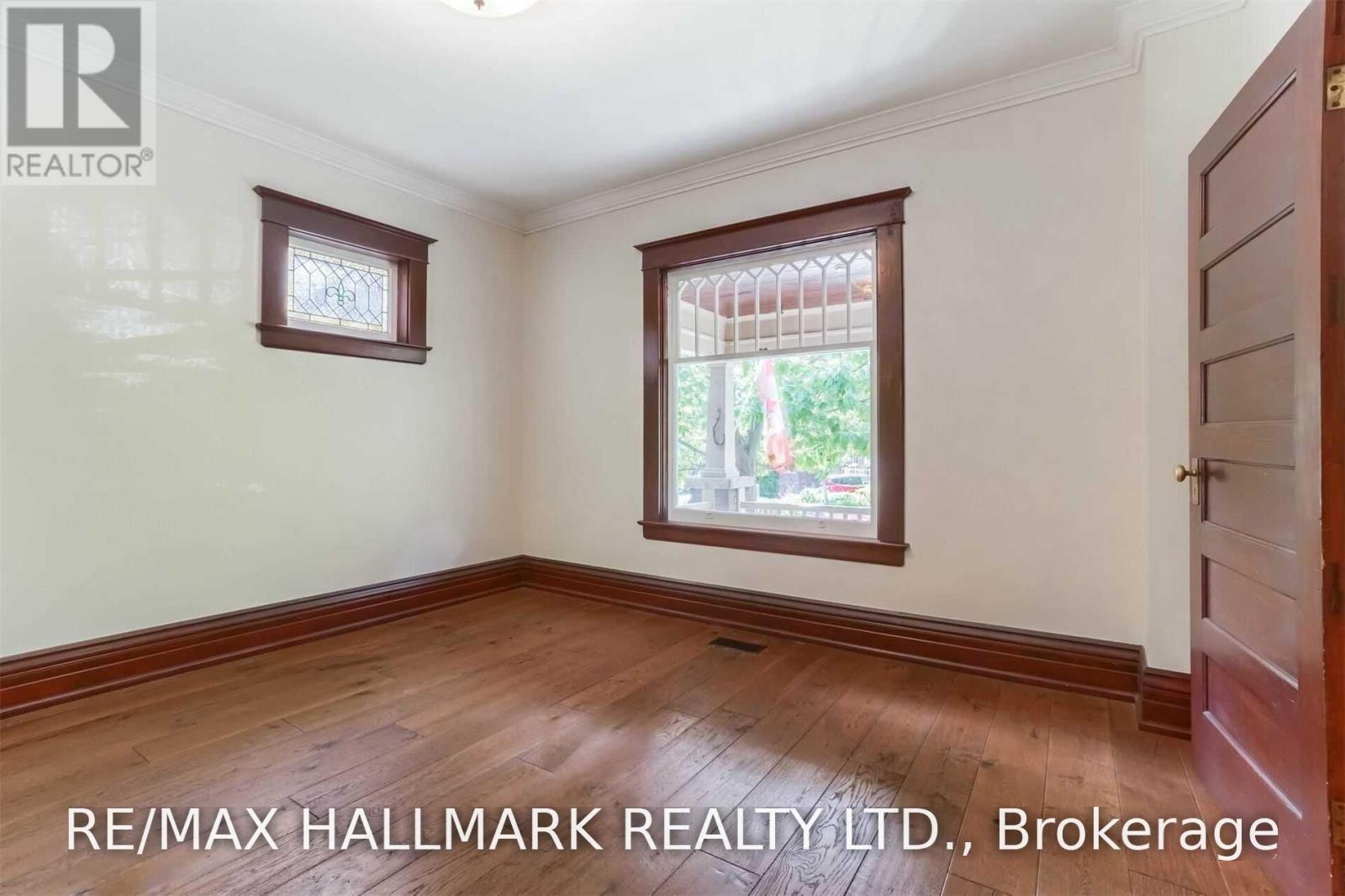 59 Hambly Avenue, Toronto, Ontario  M4E 2R5 - Photo 8 - E13716812
