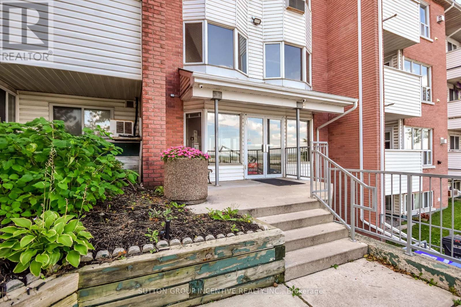 B05 - 126 Bell Farm Road, Barrie, Ontario  L4M 6J3 - Photo 2 - S13716784
