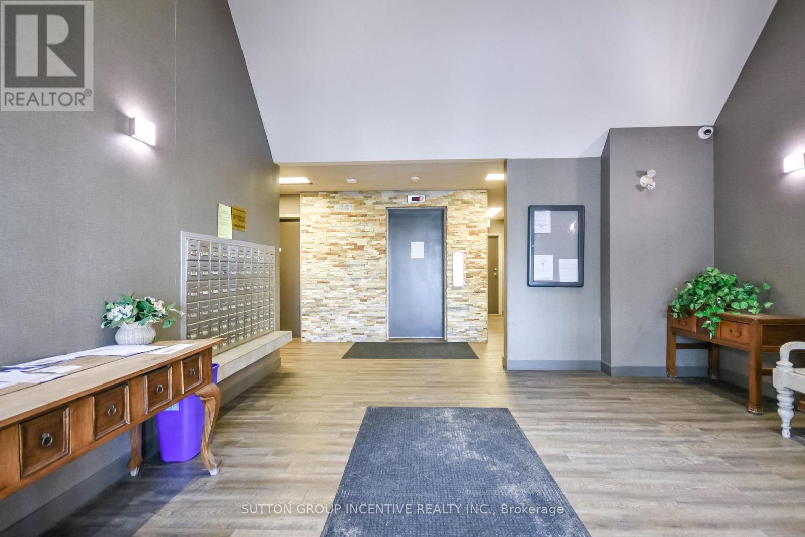 B05 - 126 Bell Farm Road, Barrie, Ontario  L4M 6J3 - Photo 4 - S13716784
