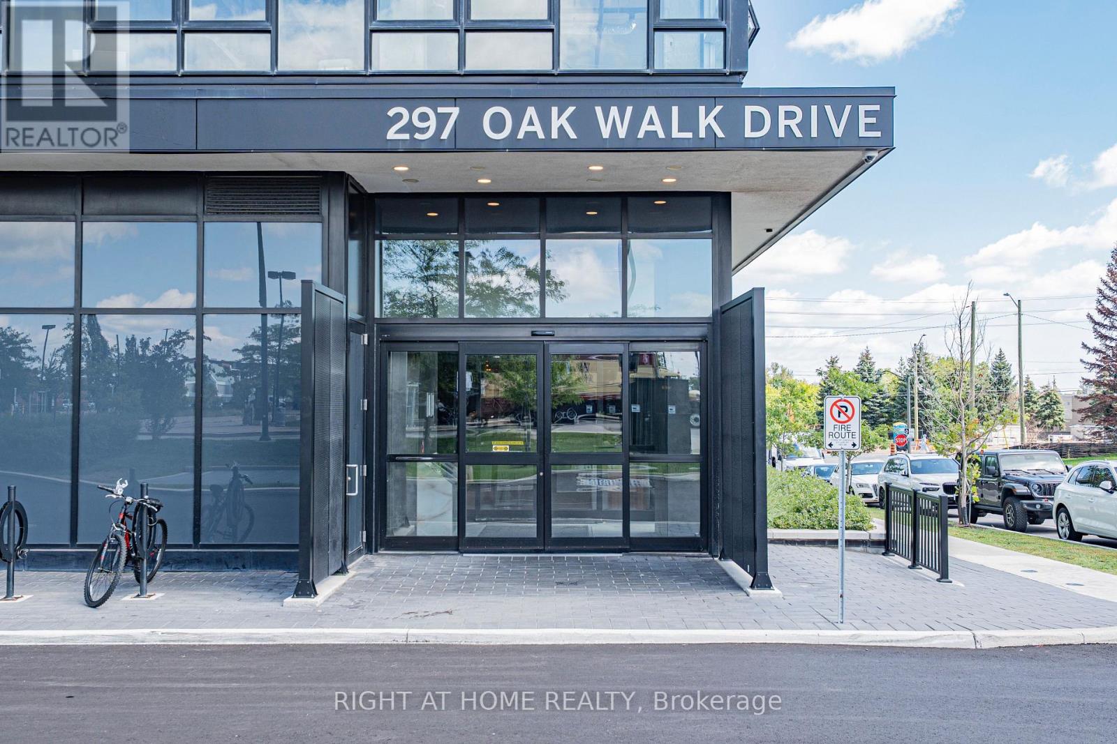 1208 - 297 Oak Walk Drive, Oakville, Ontario  L6H 3R6 - Photo 3 - W13716728