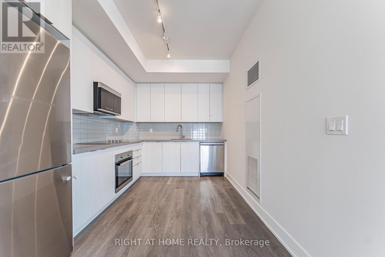 1208 - 297 Oak Walk Drive, Oakville, Ontario  L6H 3R6 - Photo 6 - W13716728