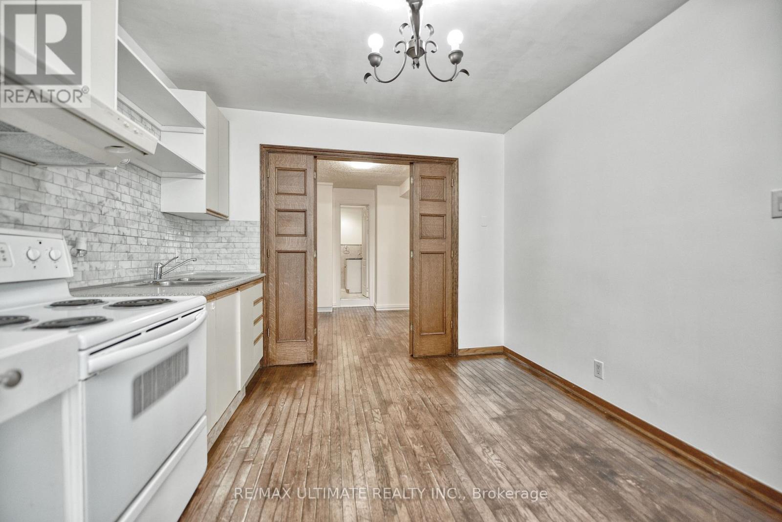 Main Floor - 8 Corby Avenue, Toronto, Ontario  M6E 1V1 - Photo 11 - W13716772