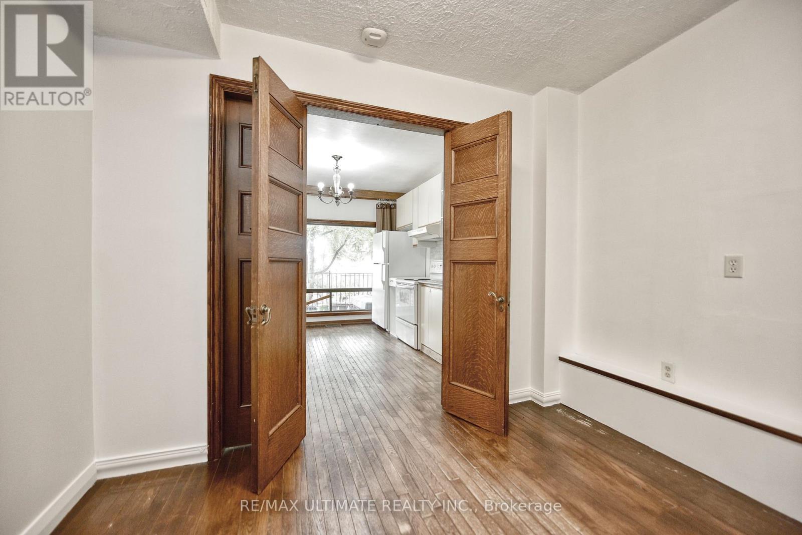 Main Floor - 8 Corby Avenue, Toronto, Ontario  M6E 1V1 - Photo 6 - W13716772