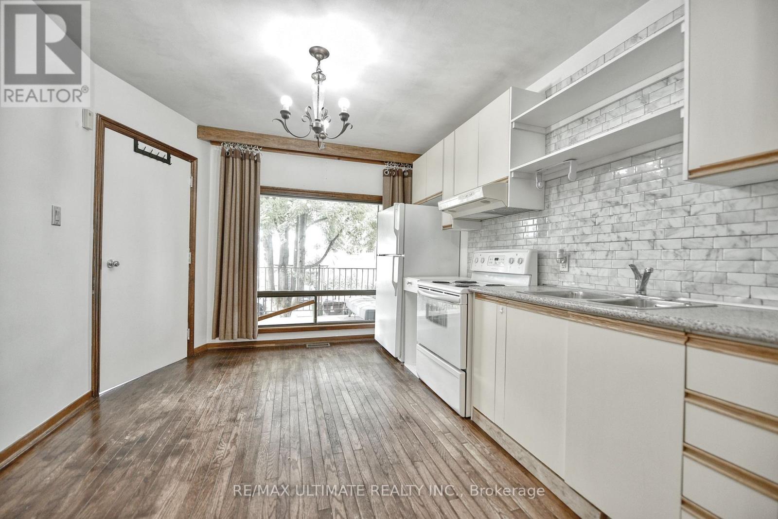 Main Floor - 8 Corby Avenue, Toronto, Ontario  M6E 1V1 - Photo 8 - W13716772