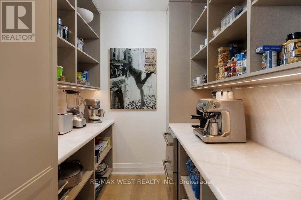 64 Thompson Avenue, Toronto, Ontario  M8Z 3T4 - Photo 11 - W13716780