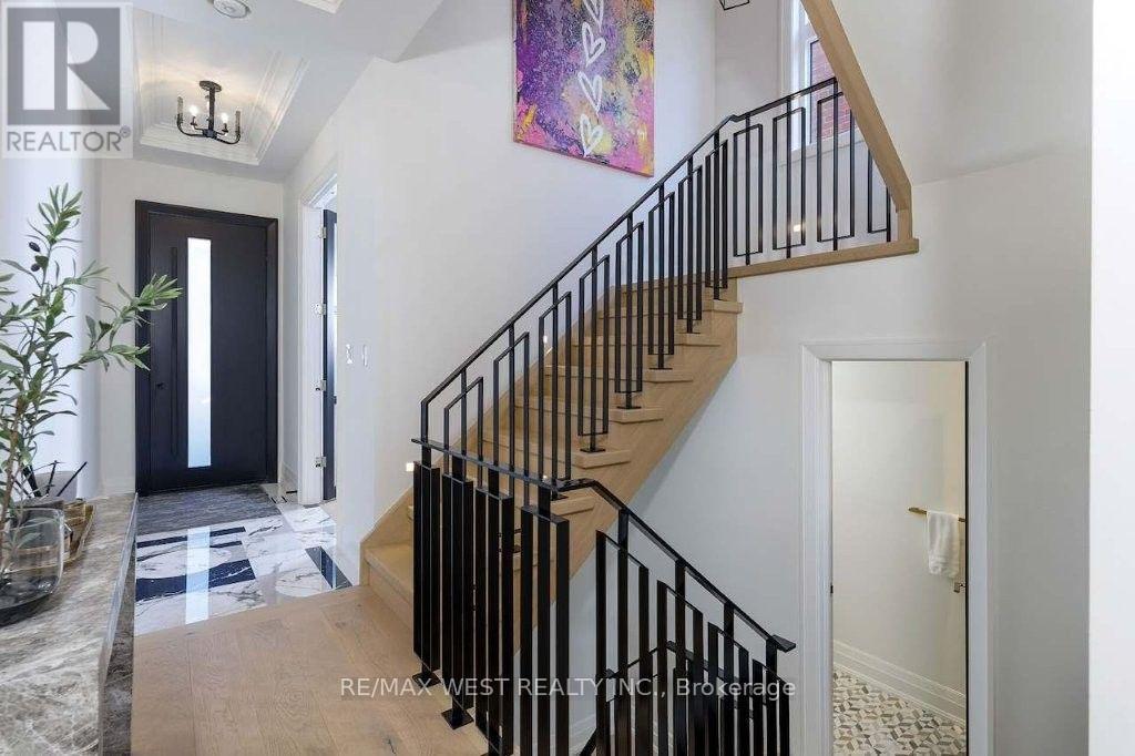 64 Thompson Avenue, Toronto, Ontario  M8Z 3T4 - Photo 3 - W13716780