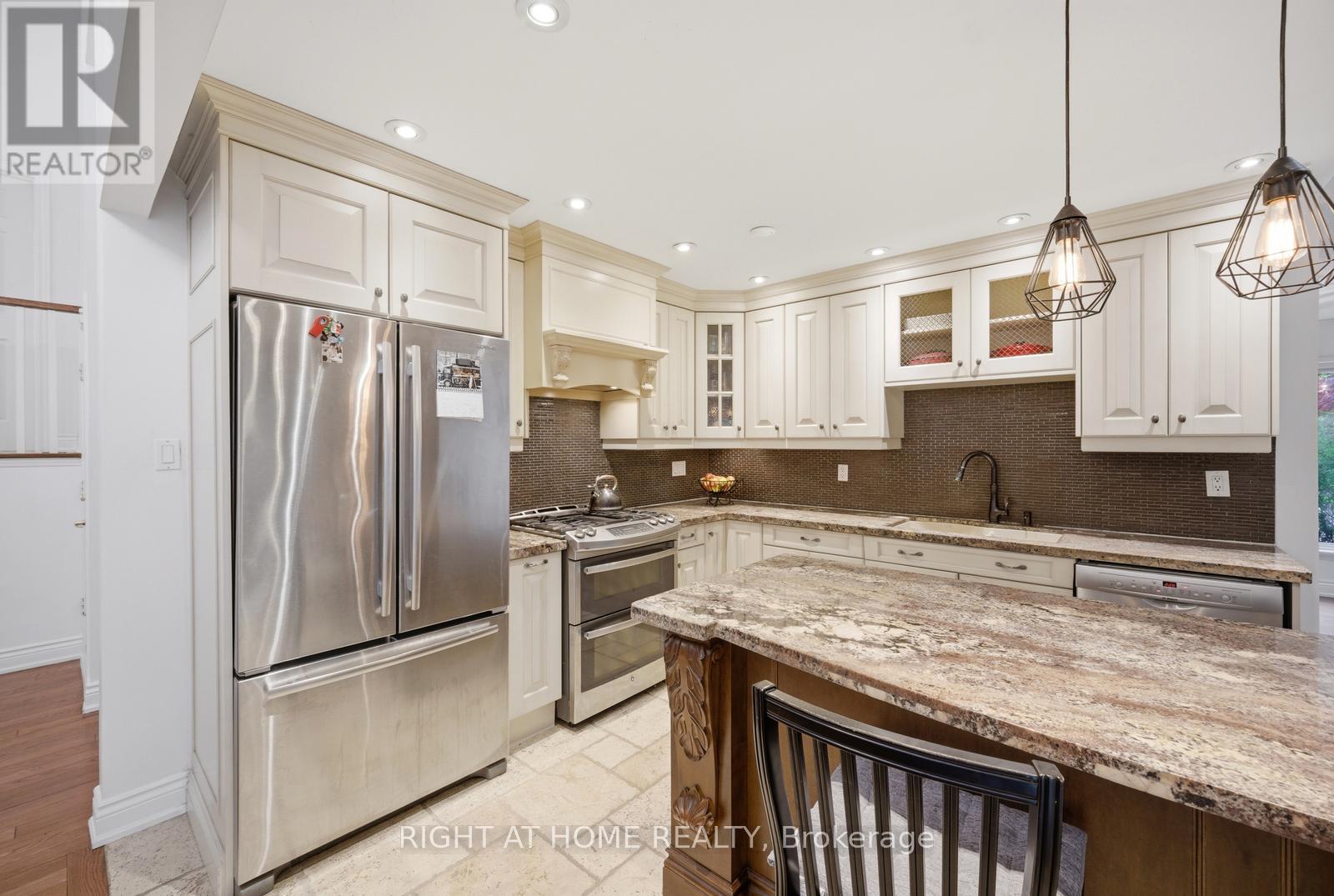 6415 Dunray Court, Mississauga, Ontario  L5N 1E7 - Photo 14 - W13716832