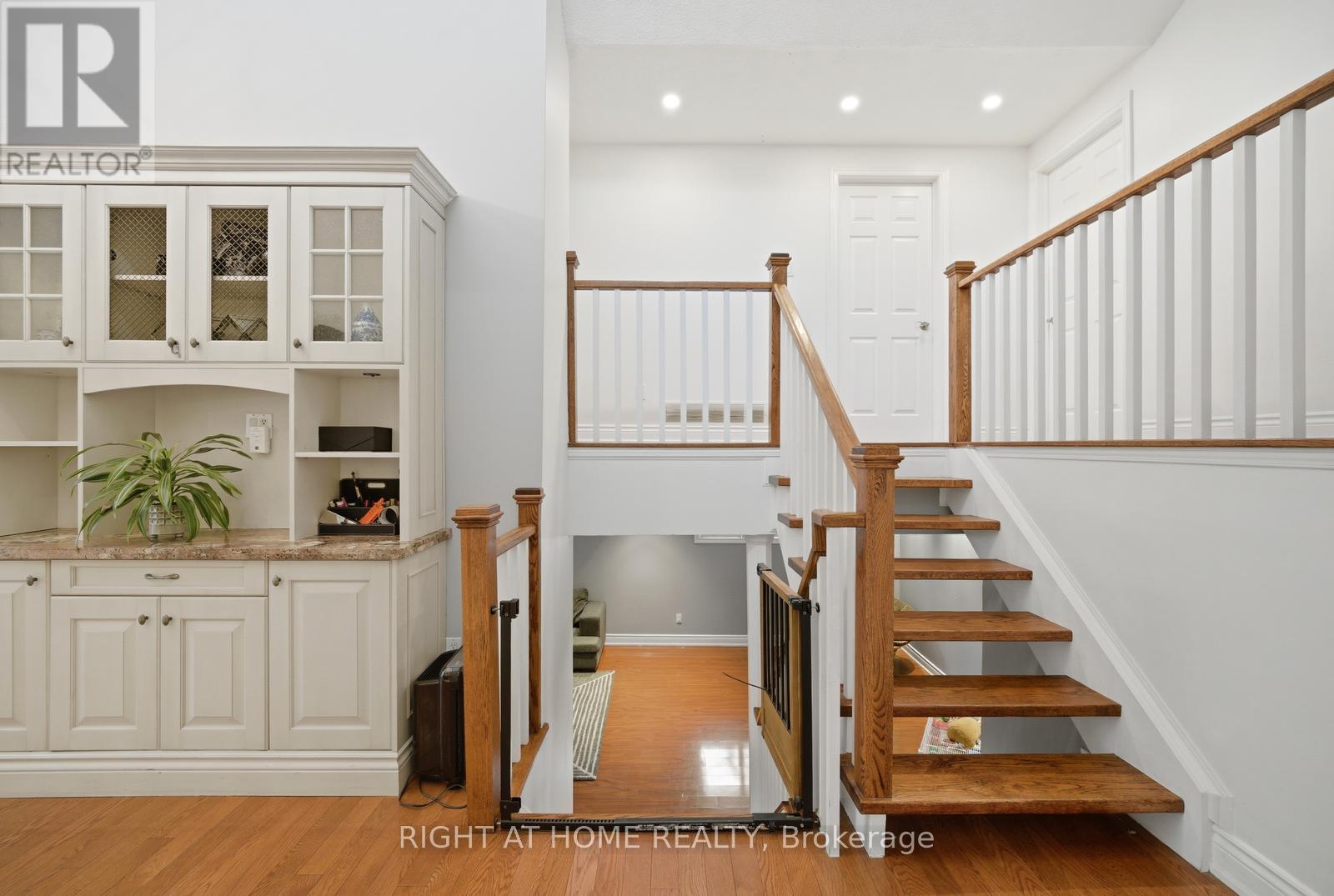 6415 Dunray Court, Mississauga, Ontario  L5N 1E7 - Photo 17 - W13716832