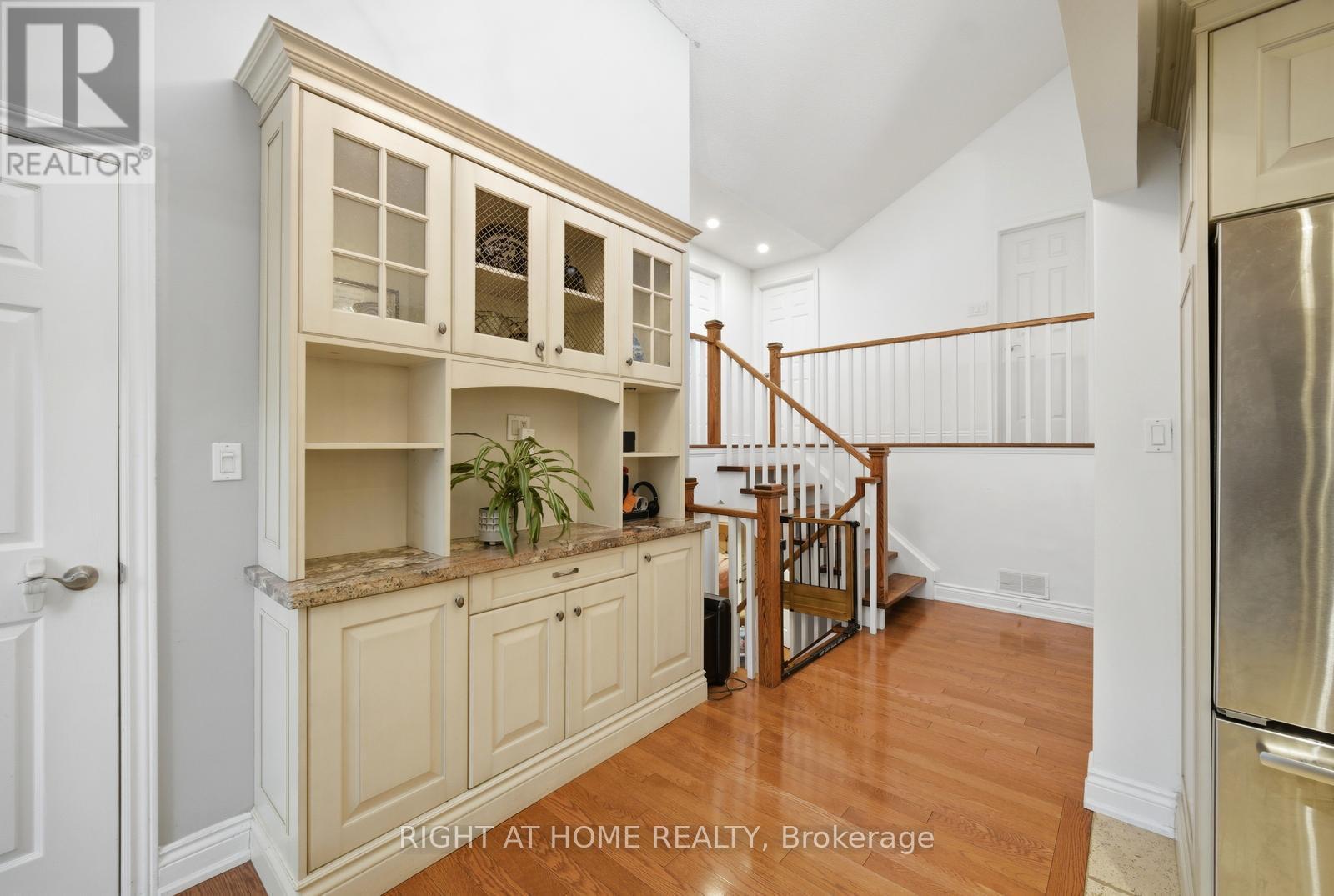 6415 Dunray Court, Mississauga, Ontario  L5N 1E7 - Photo 18 - W13716832