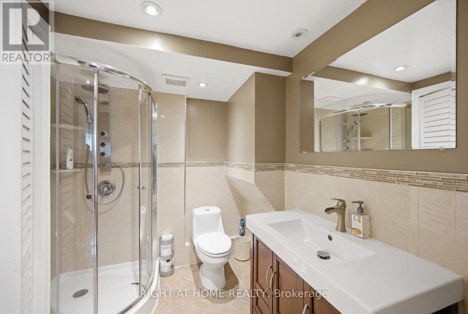6415 Dunray Court, Mississauga, Ontario  L5N 1E7 - Photo 35 - W13716832