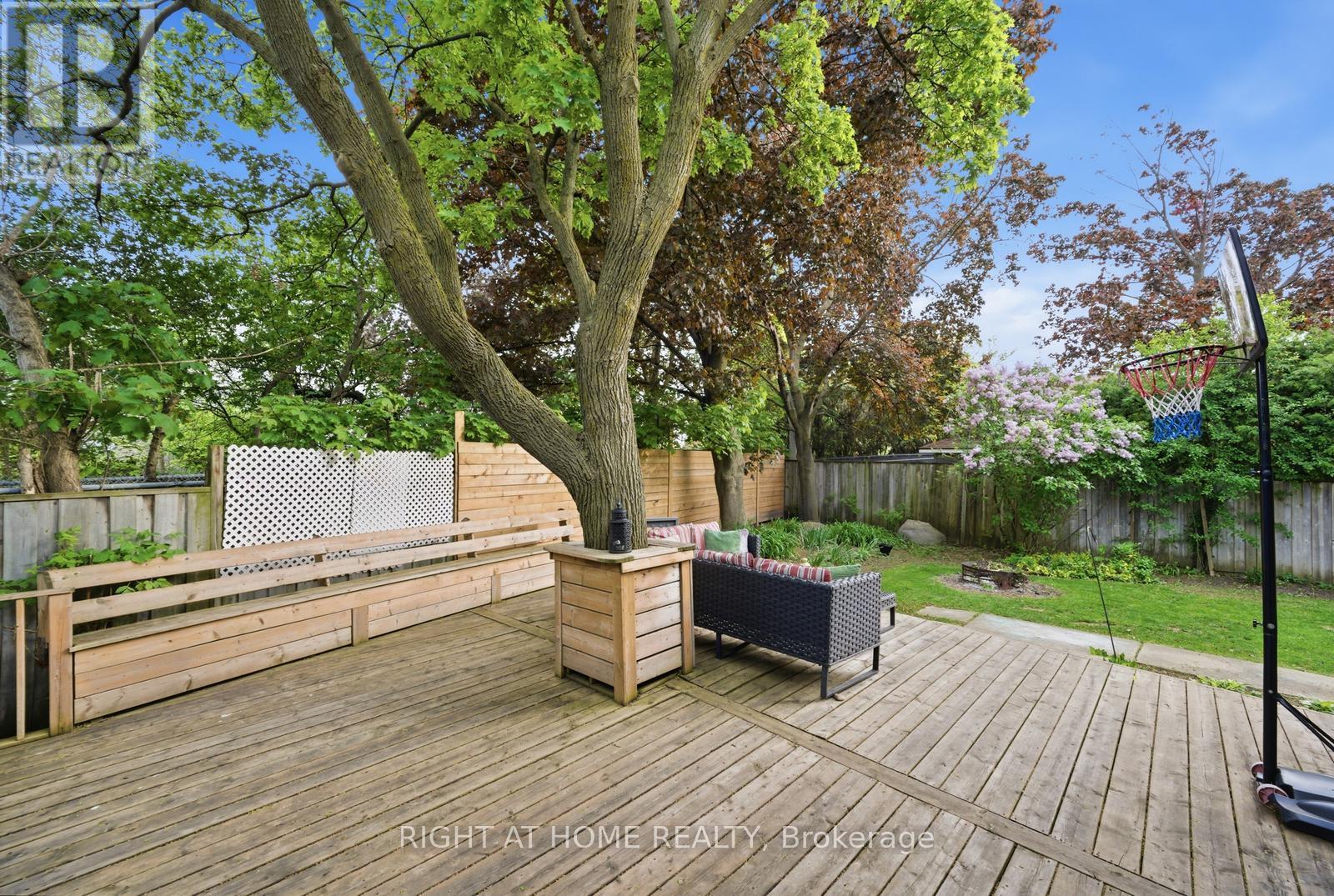 6415 Dunray Court, Mississauga, Ontario  L5N 1E7 - Photo 49 - W13716832