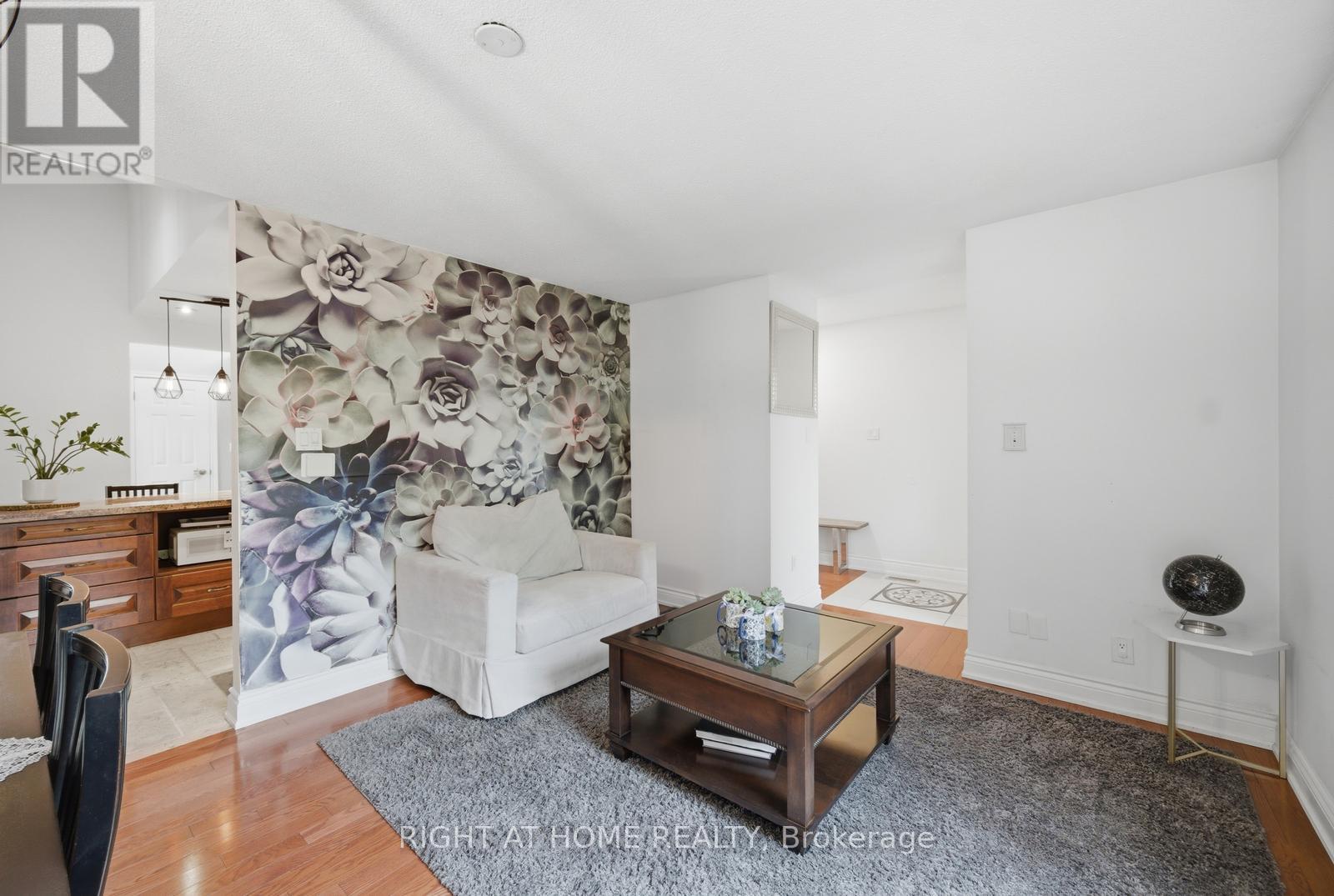 6415 Dunray Court, Mississauga, Ontario  L5N 1E7 - Photo 8 - W13716832