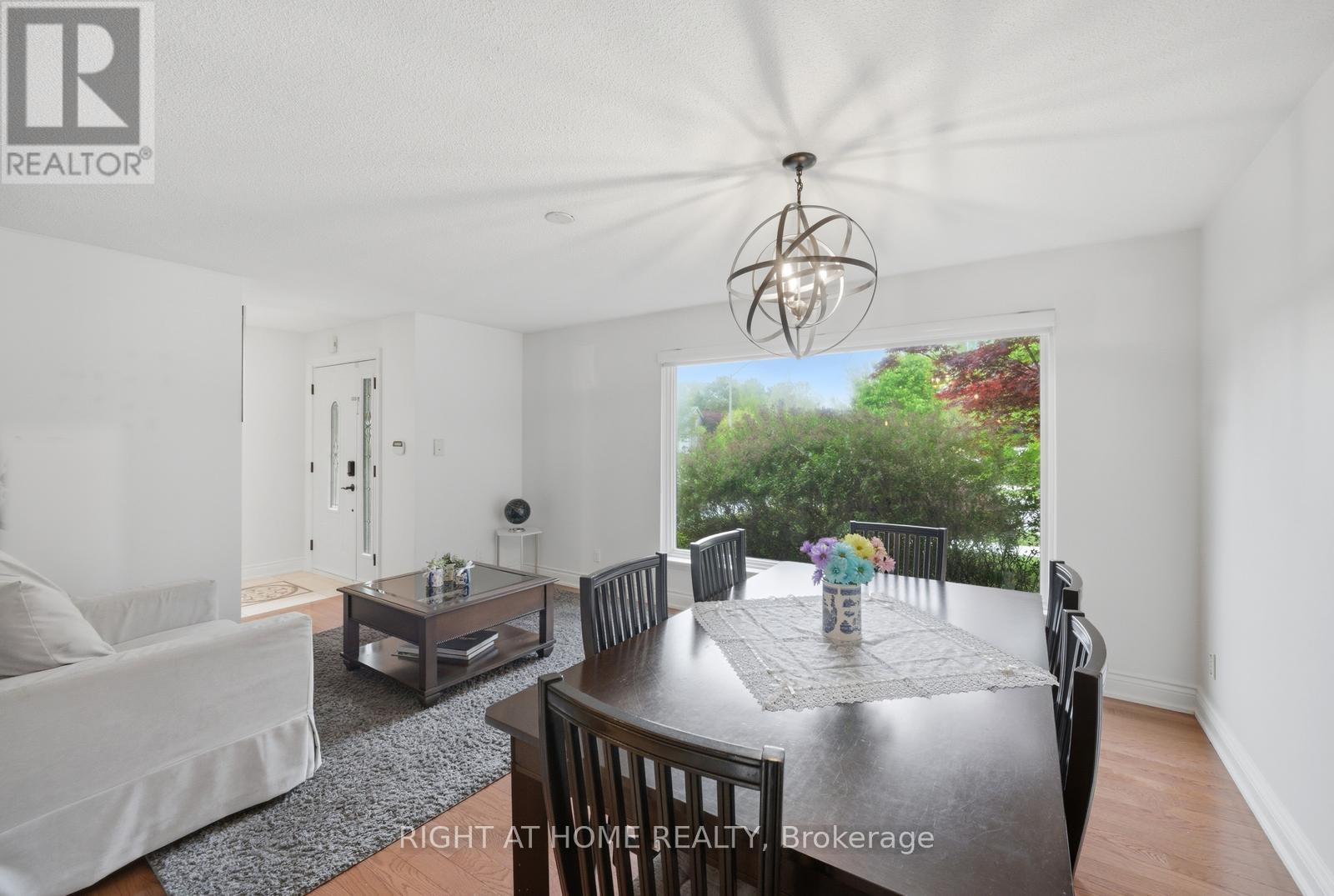 6415 Dunray Court, Mississauga, Ontario  L5N 1E7 - Photo 9 - W13716832