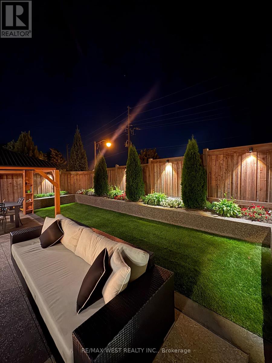 4 Gray Park, Caledon, Ontario  L7E 2N3 - Photo 33 - W13713552