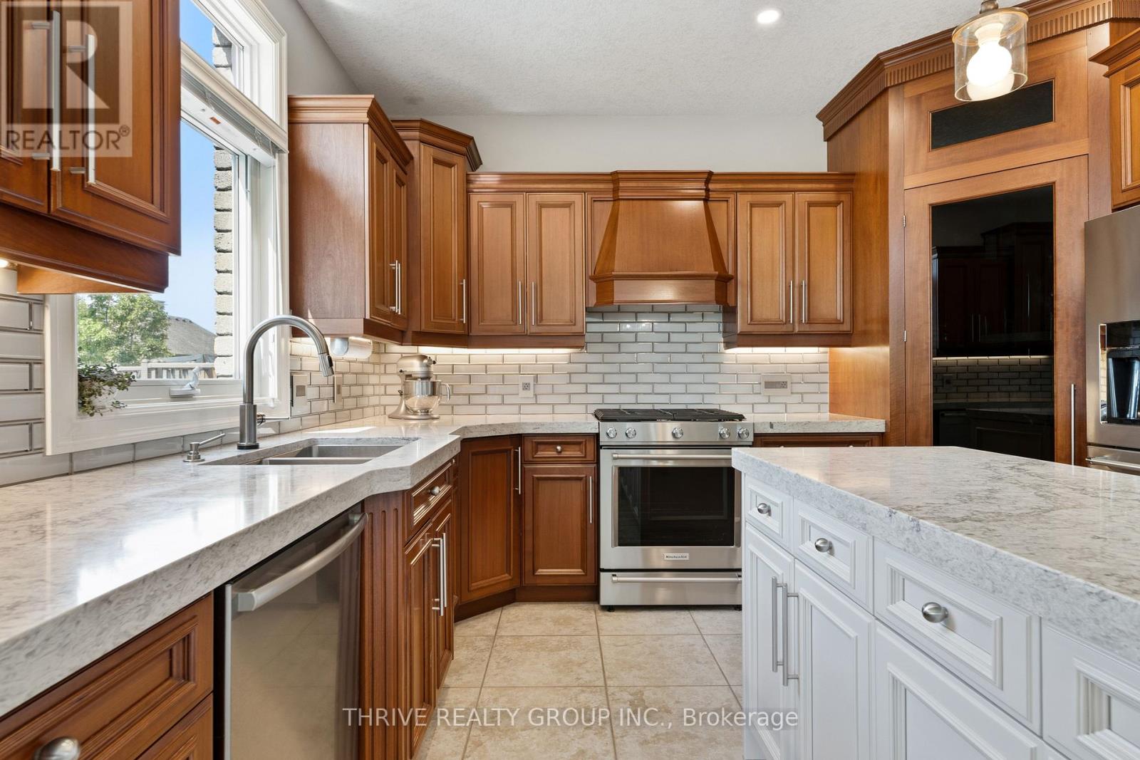 944 Collins Drive, London South, Ontario  N6K 4X6 - Photo 11 - X13716846