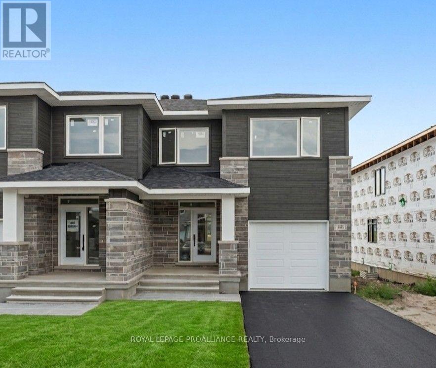 1028 Moore Street — photo 1