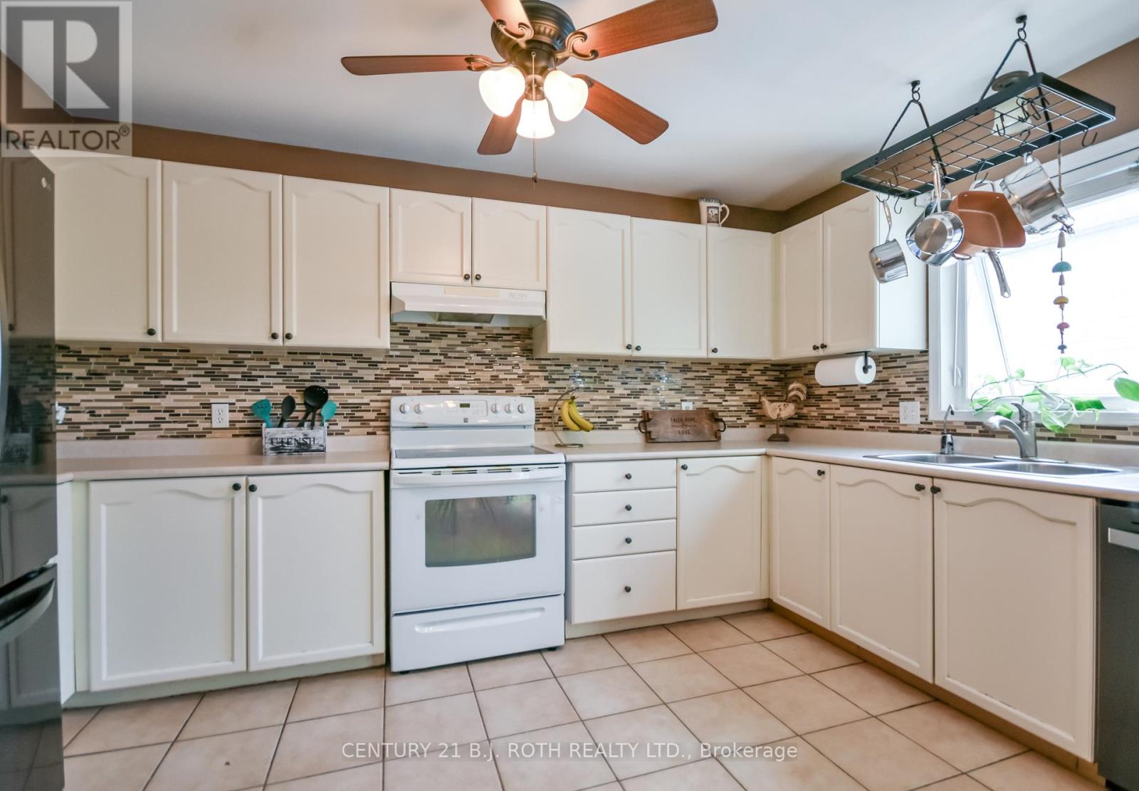 42 Farmstead Crescent, Barrie (Holly), Ontario  L4N 8S1 - Photo 5 - S13716836