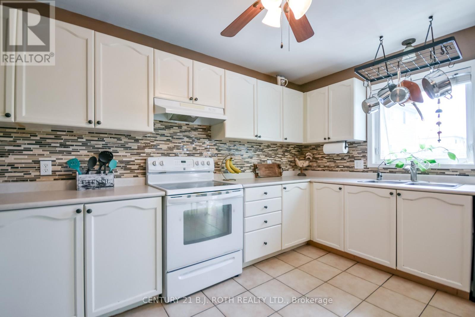42 Farmstead Crescent, Barrie (Holly), Ontario  L4N 8S1 - Photo 6 - S13716836