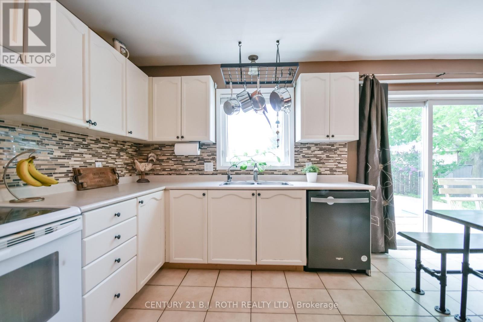 42 Farmstead Crescent, Barrie (Holly), Ontario  L4N 8S1 - Photo 7 - S13716836