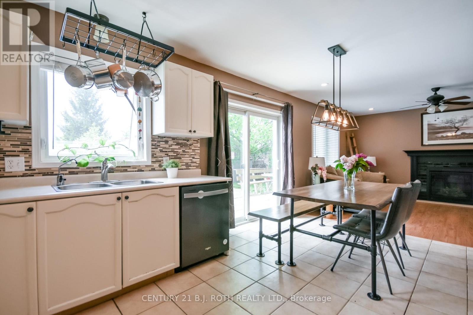 42 Farmstead Crescent, Barrie (Holly), Ontario  L4N 8S1 - Photo 9 - S13716836