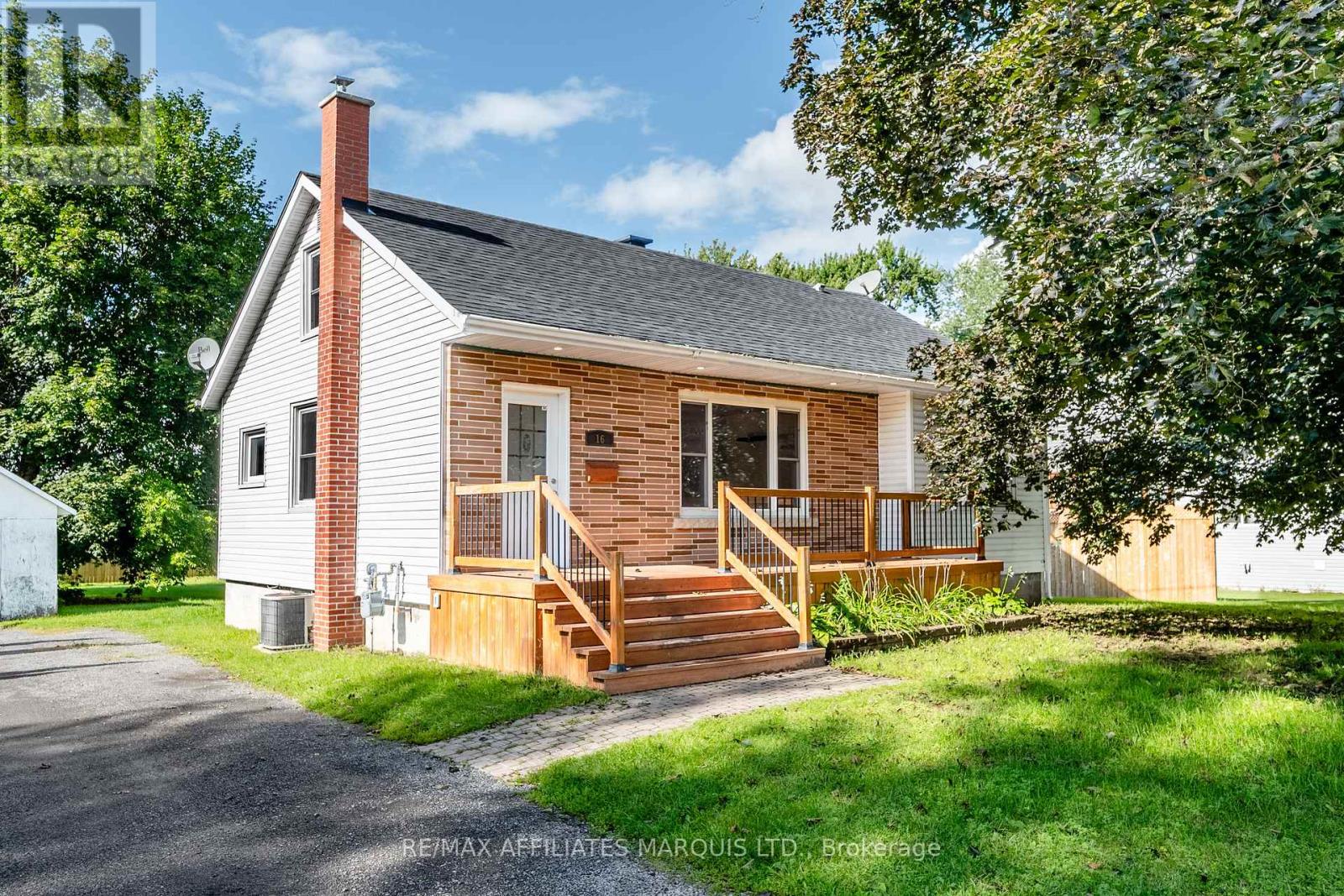 16 Front Street, North Stormont, Ontario  K0C 1K0 - Photo 1 - X13716878