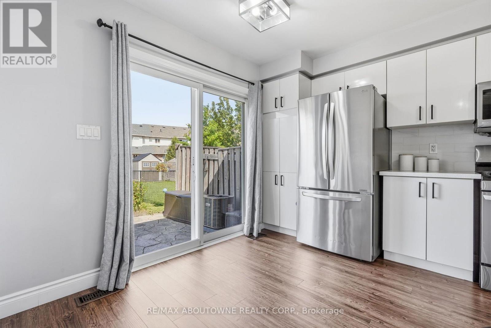 2469 Springforest Drive, Oakville, Ontario L6M 0A2 - Photo 17 - W13716872