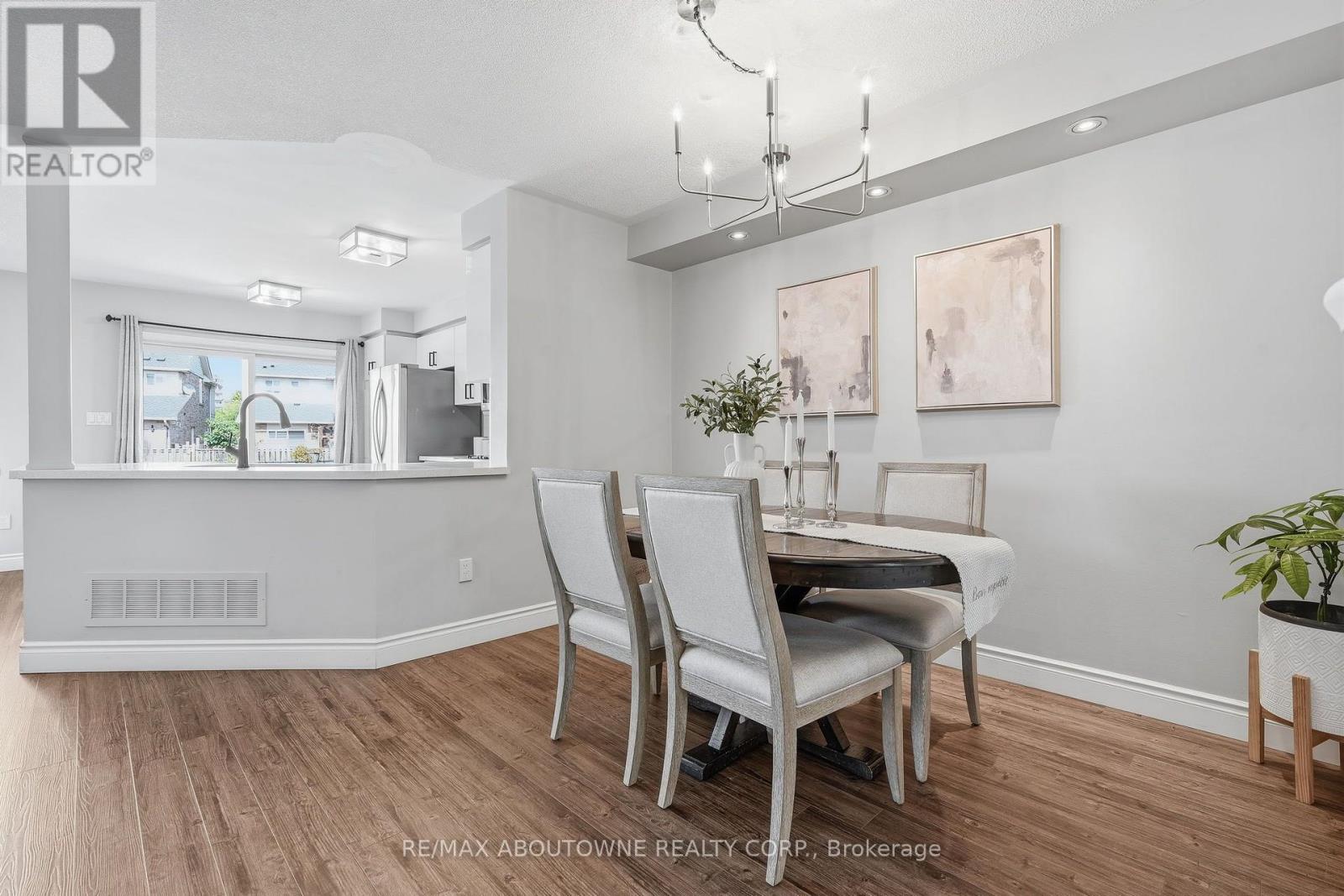 2469 Springforest Drive, Oakville, Ontario L6M 0A2 - Photo 5 - W13716872