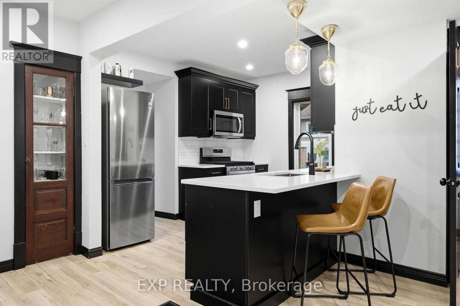 35 ARTHUR STREET N, Woolwich, Ontario