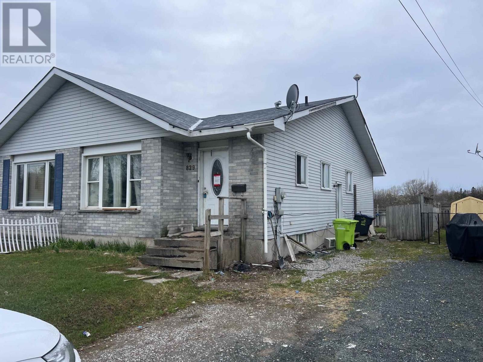 829 Cooper St, Sault Ste. Marie, Ontario  P6C 4W3 - Photo 2 - SM262068