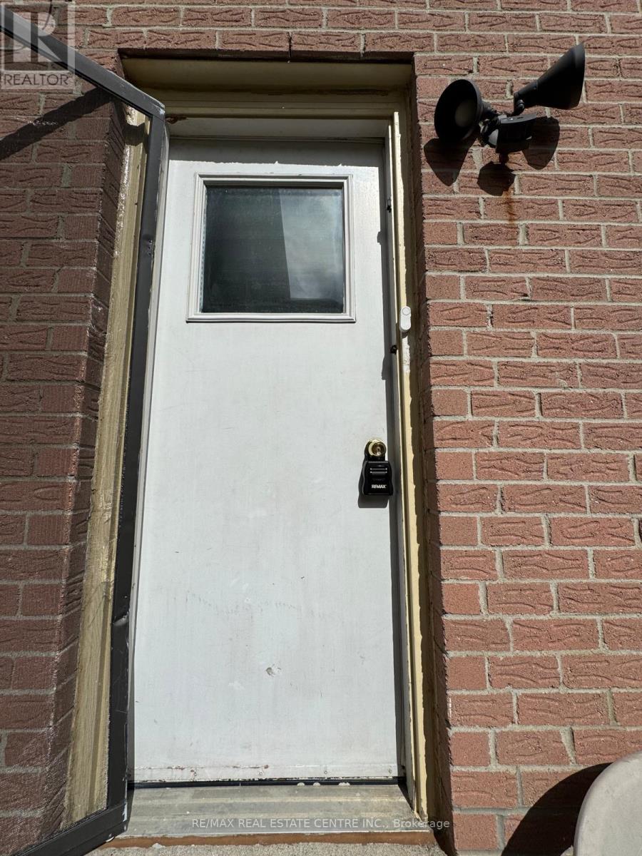 Basement - 546 Laurier Crescent, Pickering, Ontario  L1V 4P9 - Photo 4 - E13704902