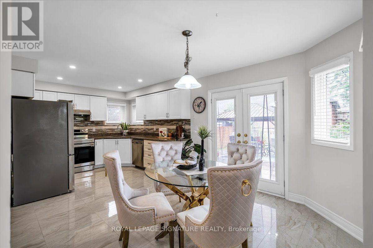 3 Griffen Place, Whitby, Ontario  L1R 2N5 - Photo 8 - E13711064