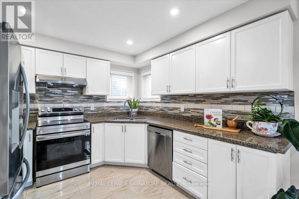 3 Griffen Place, Whitby, Ontario  L1R 2N5 - Photo 9 - E13711064