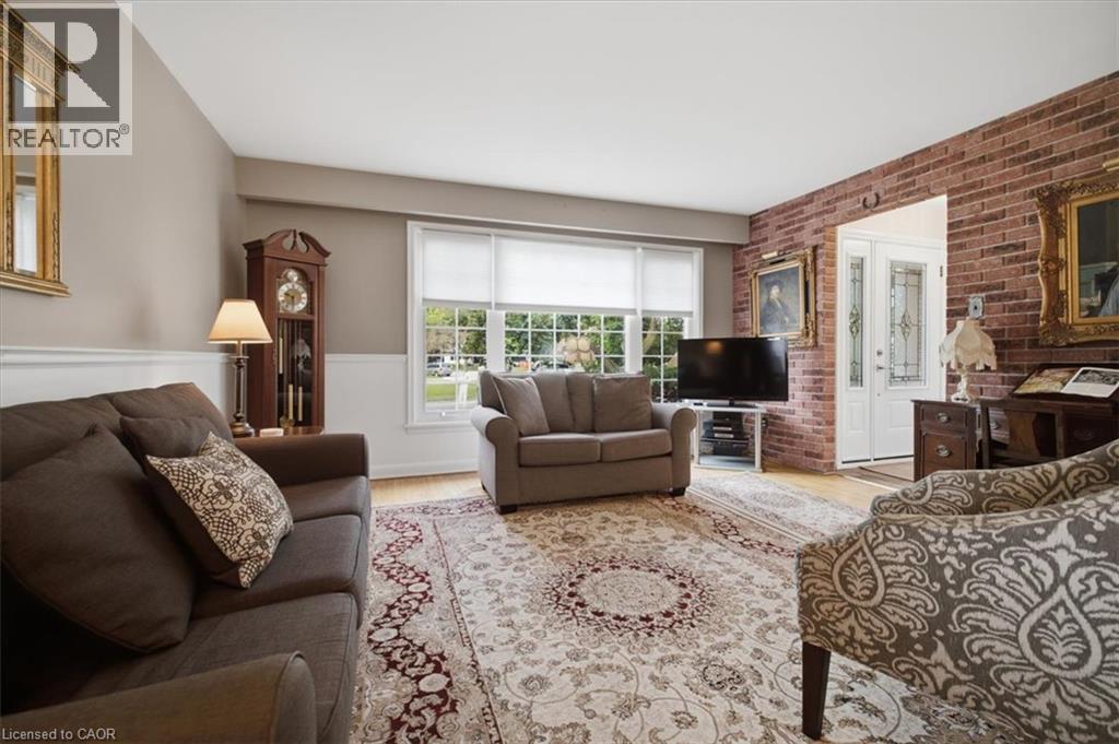 343 Duncombe Drive, Burlington, Ontario  L7L 4M2 - Photo 8 - 40857935