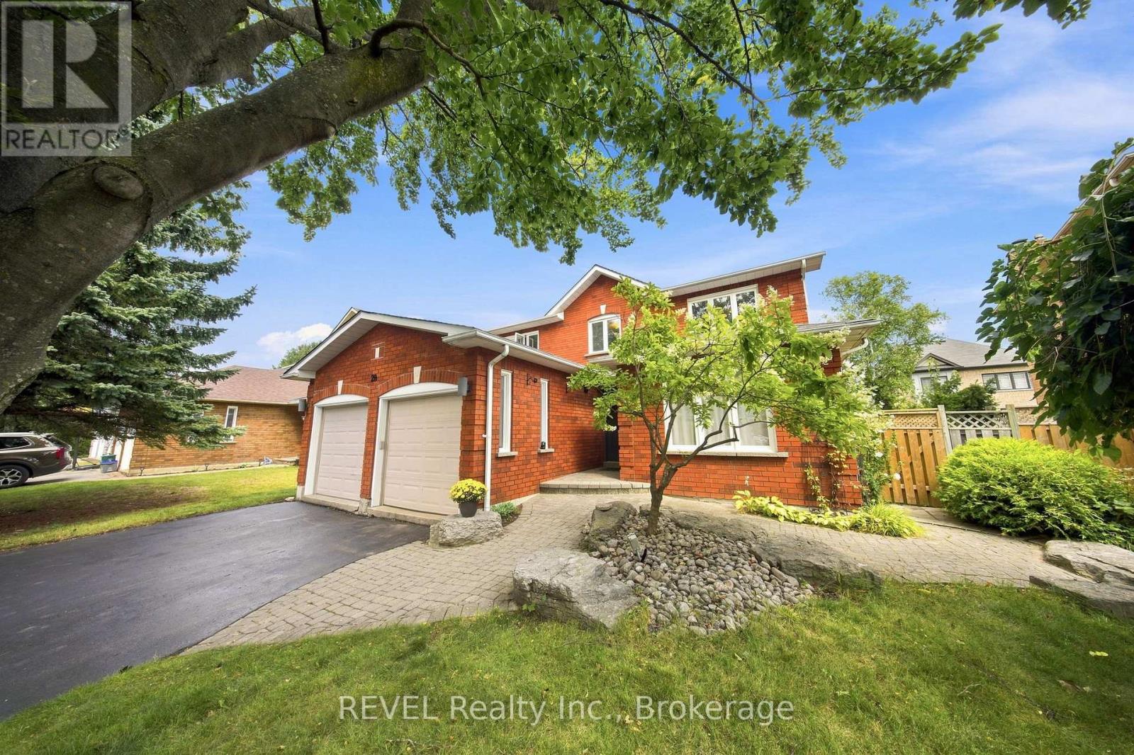 28 Falstaff Crescent, Whitby, Ontario  L1R 1W3 - Photo 2 - E13717070
