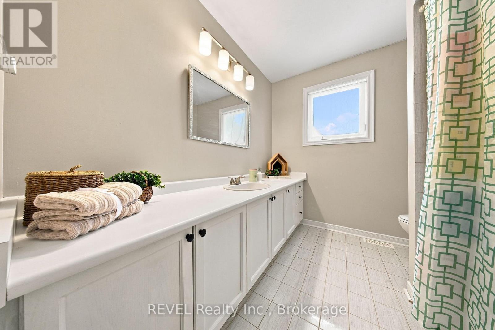 28 Falstaff Crescent, Whitby, Ontario  L1R 1W3 - Photo 25 - E13717070