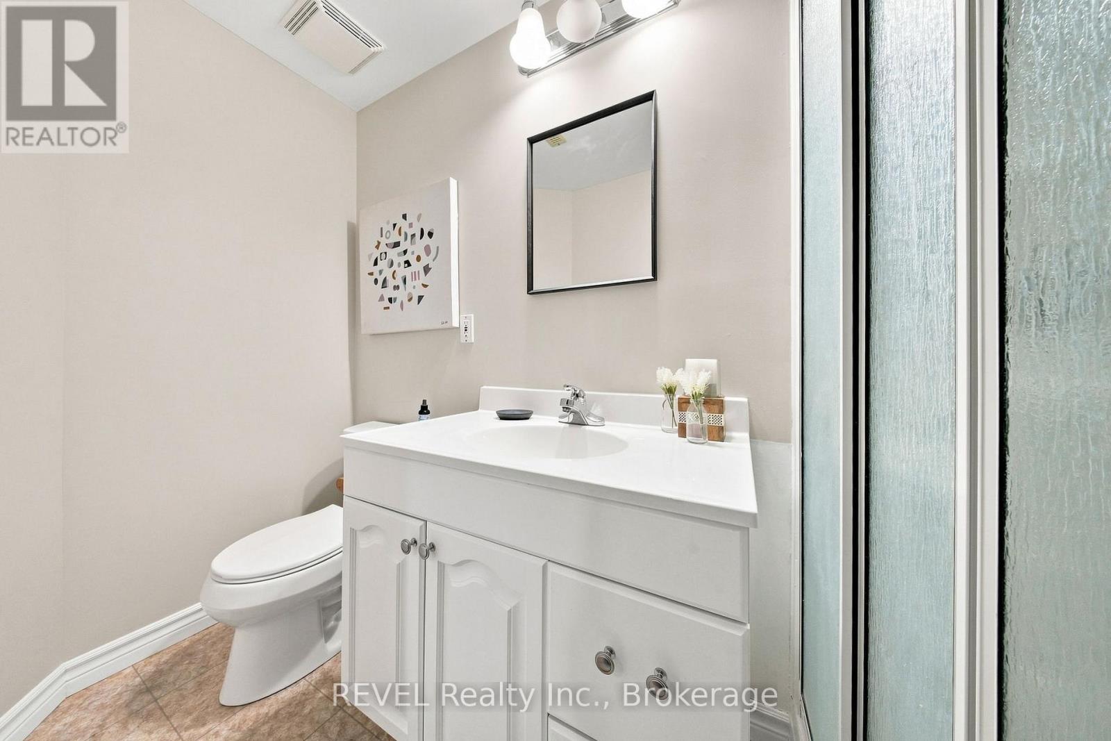 28 Falstaff Crescent, Whitby, Ontario  L1R 1W3 - Photo 37 - E13717070