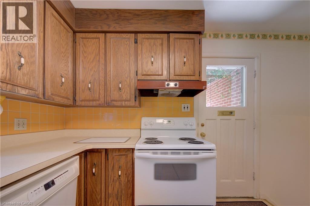 4 Mayfair Court, Dundas, Ontario L9H 3P2 - Photo 10 - 40858592