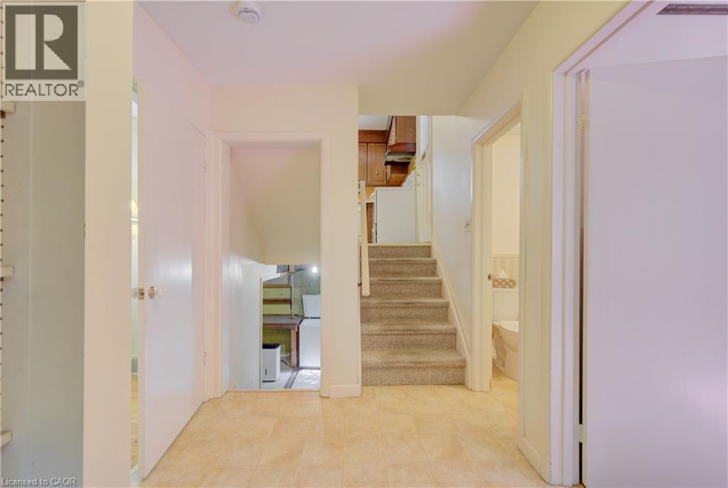 4 Mayfair Court, Dundas, Ontario L9H 3P2 - Photo 12 - 40858592