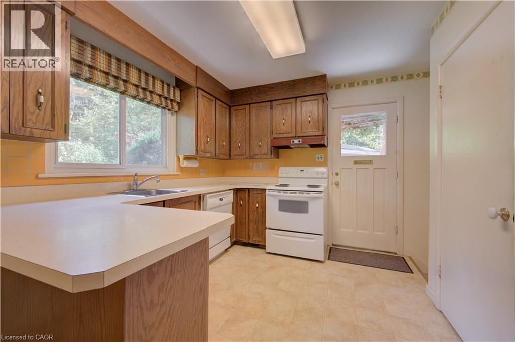 4 Mayfair Court, Dundas, Ontario L9H 3P2 - Photo 8 - 40858592