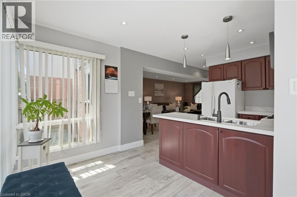 2055 Hunters Wood Drive, Burlington, Ontario  L7M 2T9 - Photo 13 - 40858169