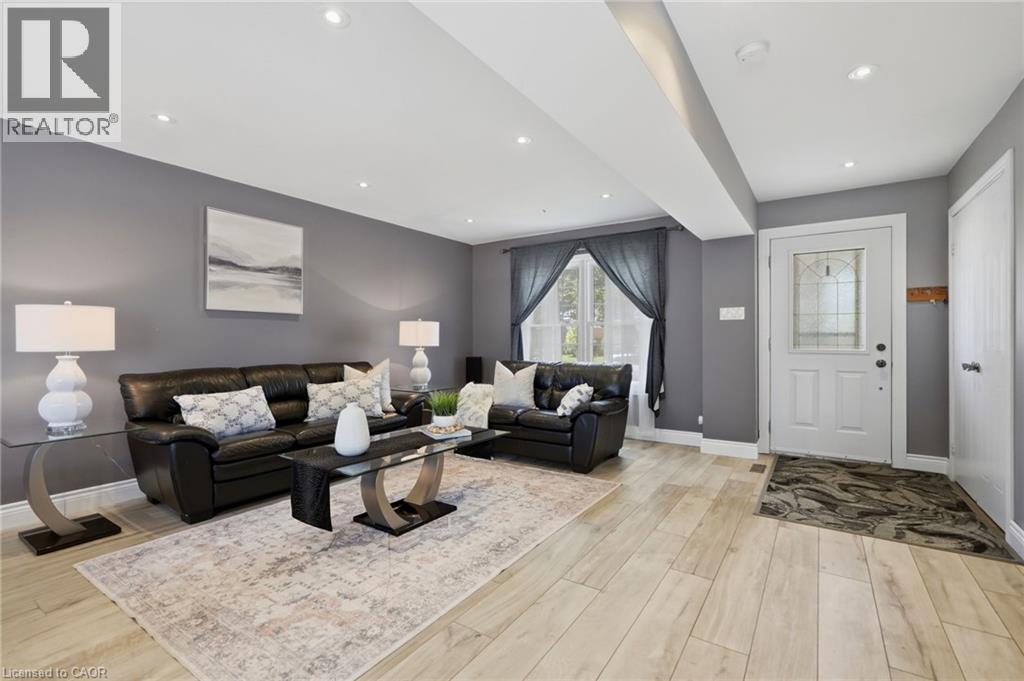 2055 Hunters Wood Drive, Burlington, Ontario  L7M 2T9 - Photo 4 - 40858169