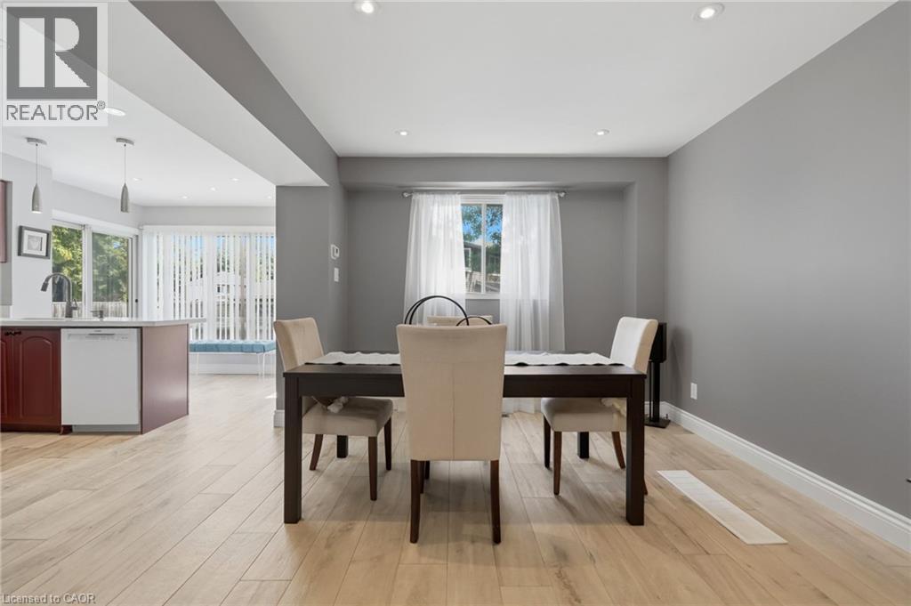 2055 Hunters Wood Drive, Burlington, Ontario  L7M 2T9 - Photo 9 - 40858169
