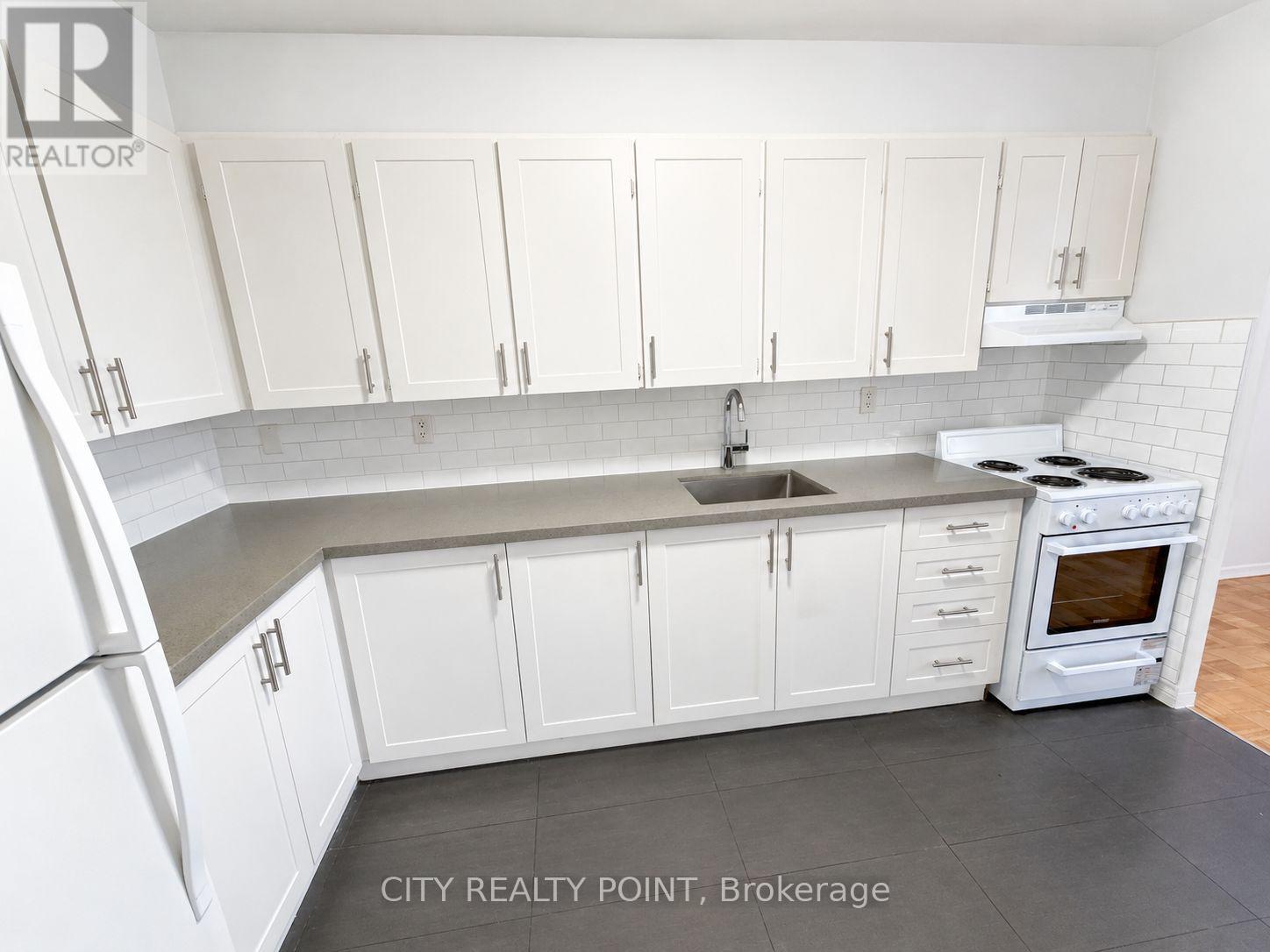 701 - 525 Eglinton Avenue E, Toronto, Ontario  M4P 2P6 - Photo 4 - C13717040